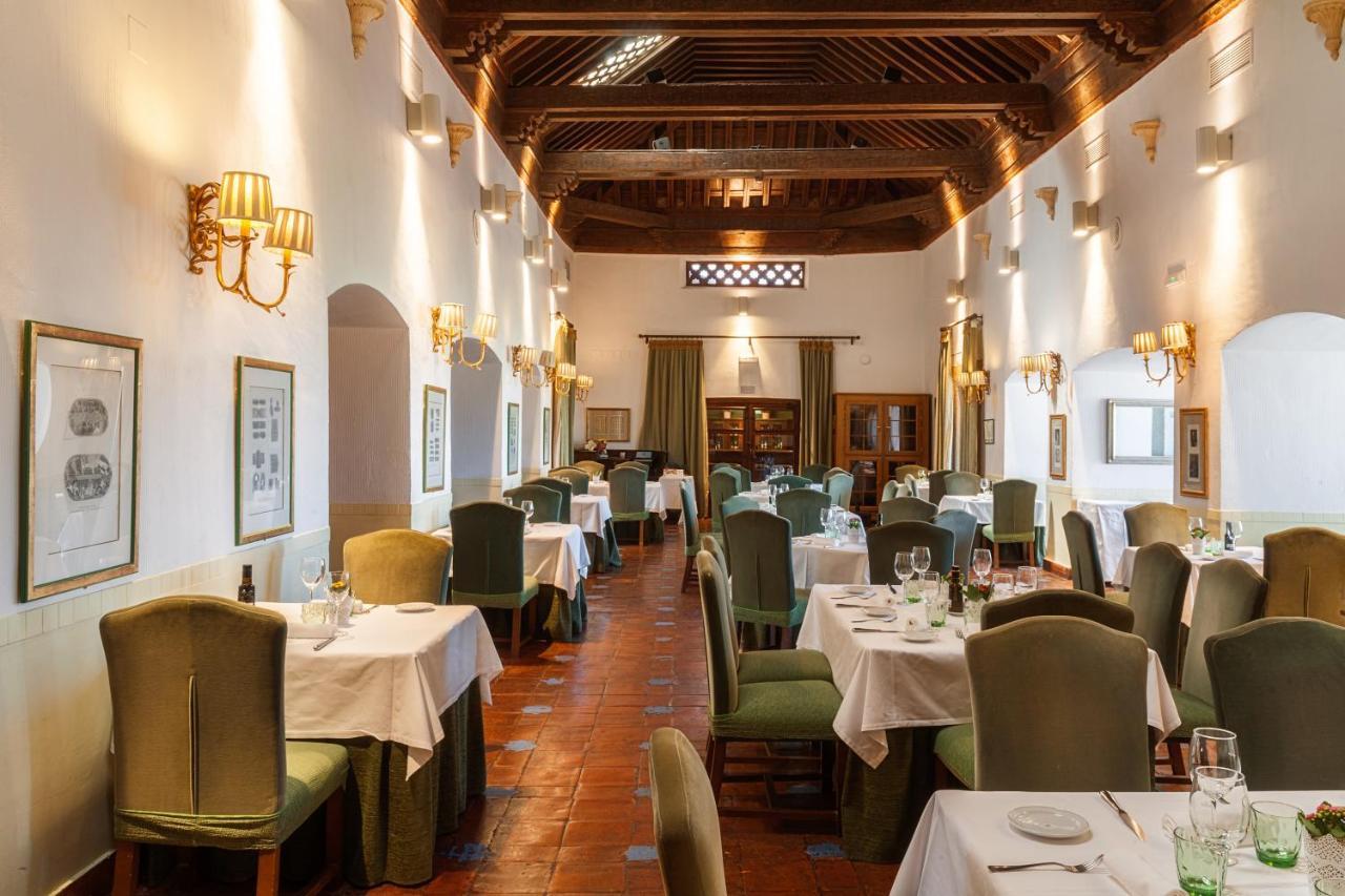 Parador De Оропеса Экстерьер фото