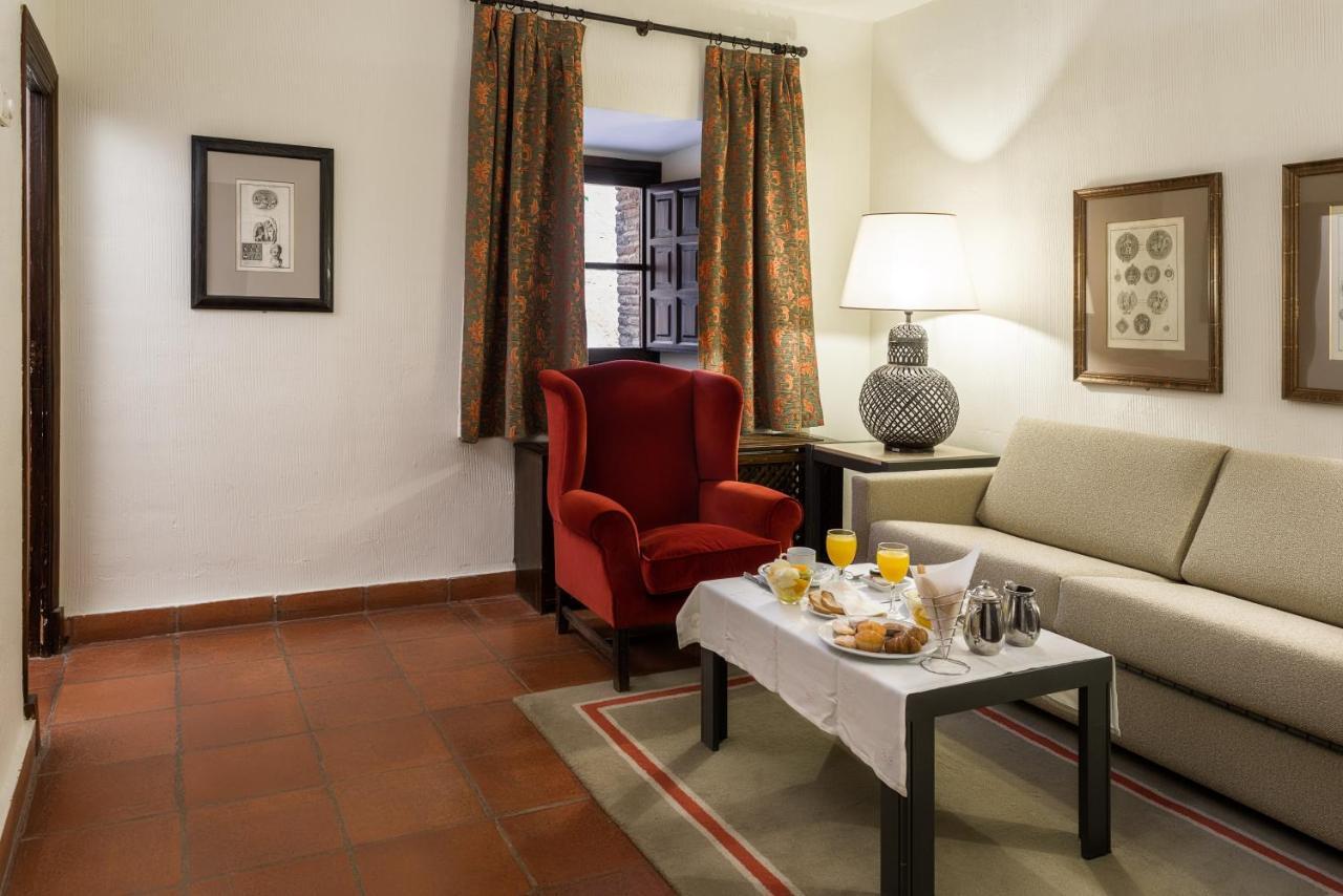 Parador De Оропеса Экстерьер фото
