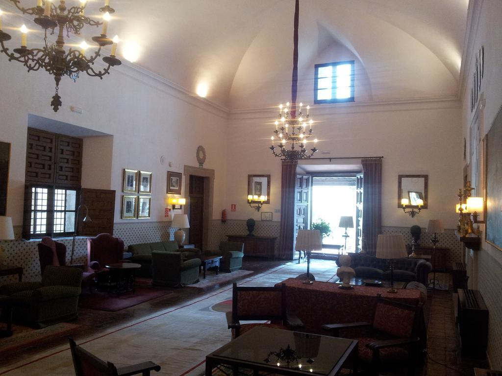 Parador De Оропеса Экстерьер фото